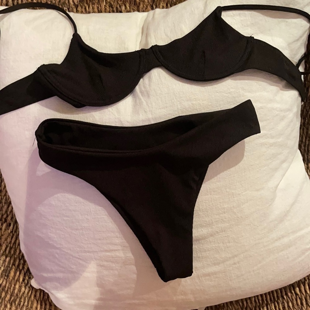 3/$30 Cute black Shein bathing suit 🖤